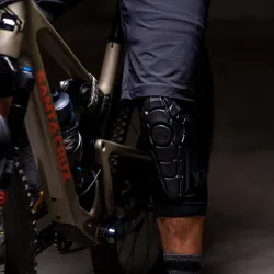 Kaufen G-Form Pro-X3 Knee Guard auf Europas Sickest Skate Shop