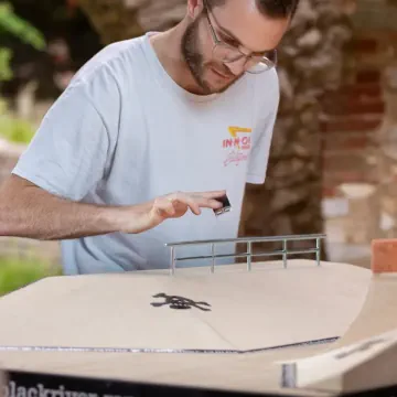 Big Air over fingerboard ramp