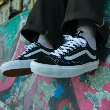 black and white vans shoes