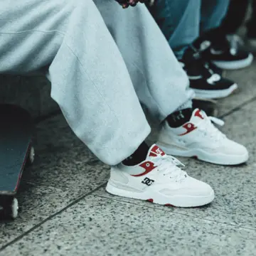 Scarpe DC rosse e bianche