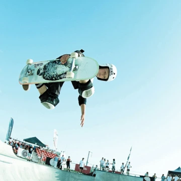 Vince Van Dijk fa un trick in una bowl